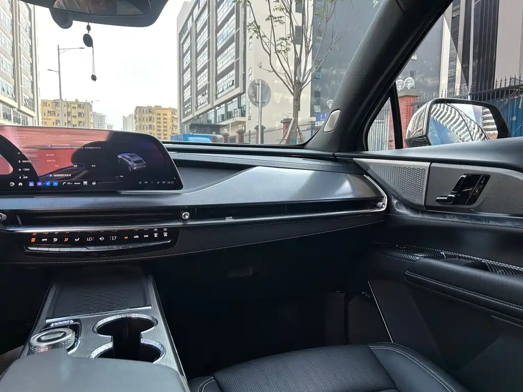 Cadillac XT5 — миниатюра 9