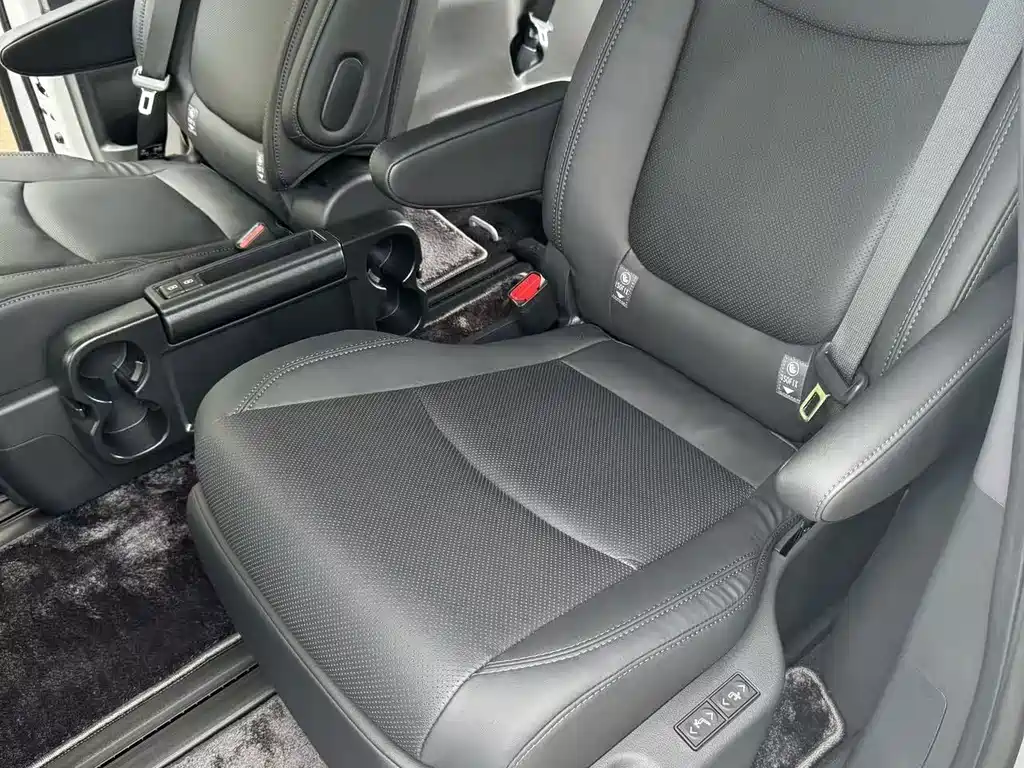 Toyota Sienna — миниатюра 7