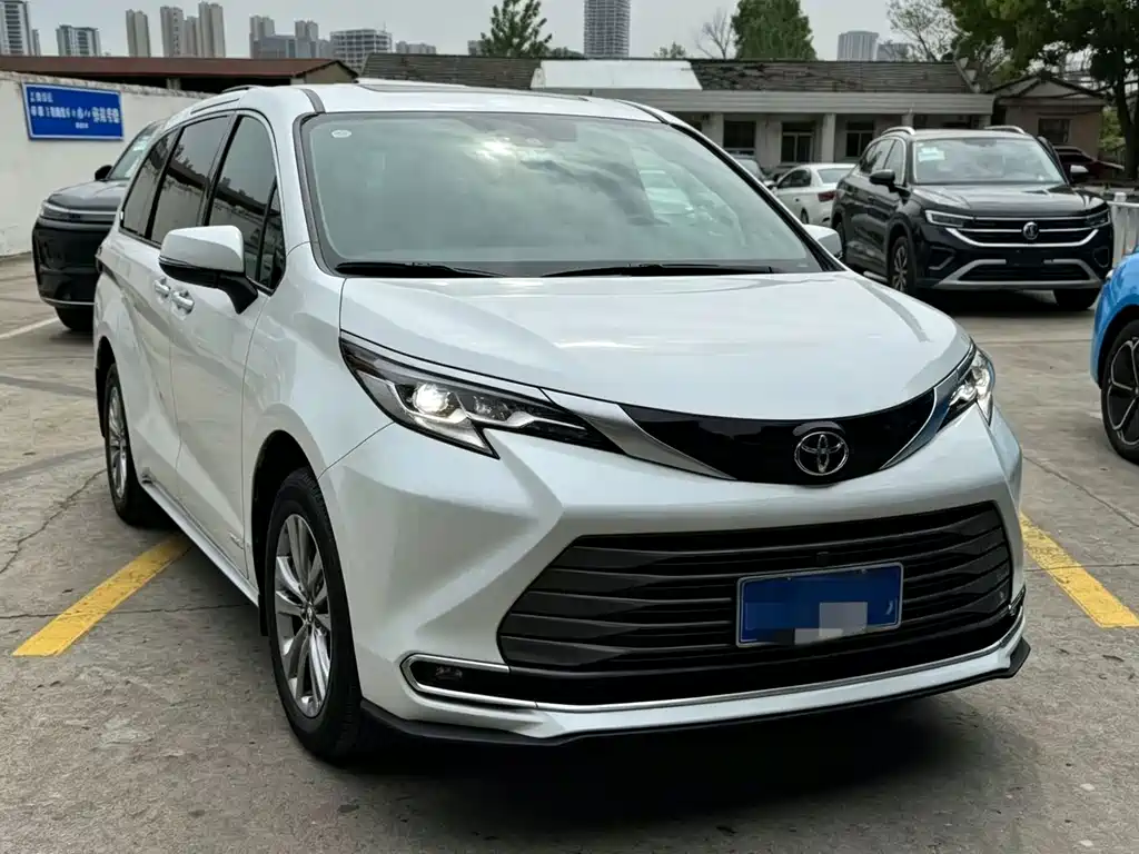 Toyota Sienna — миниатюра 3