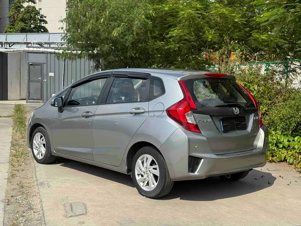 Honda Fit — миниатюра 8