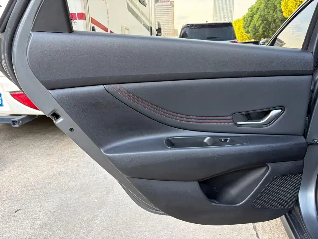 Hyundai Elantra — миниатюра 17