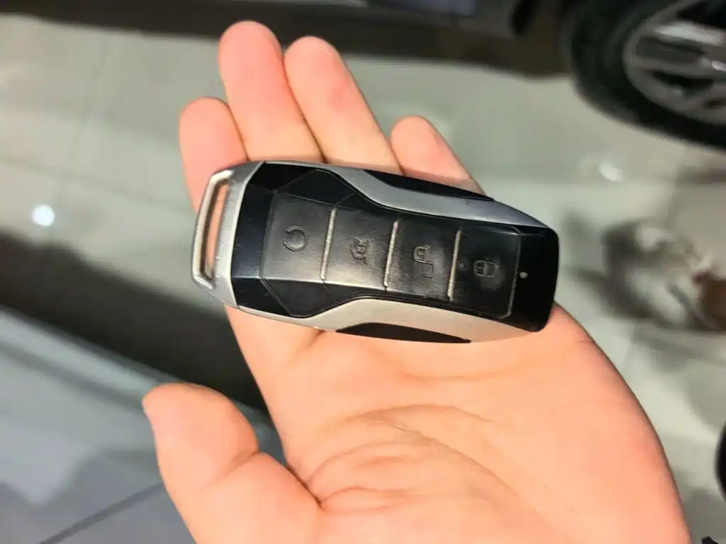 BYD MAX — миниатюра 9