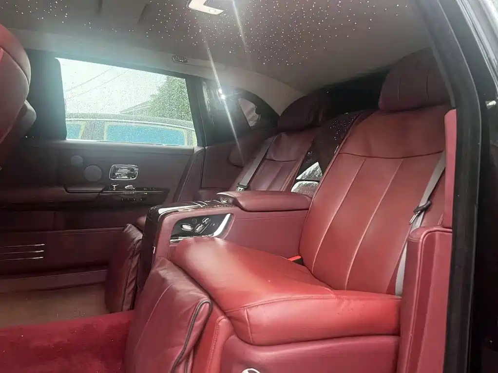 Rolls-Royce Phantom — миниатюра 4