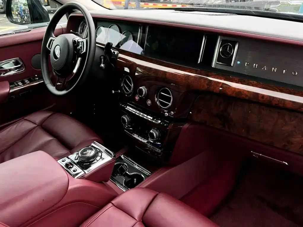 Rolls-Royce Phantom — миниатюра 7