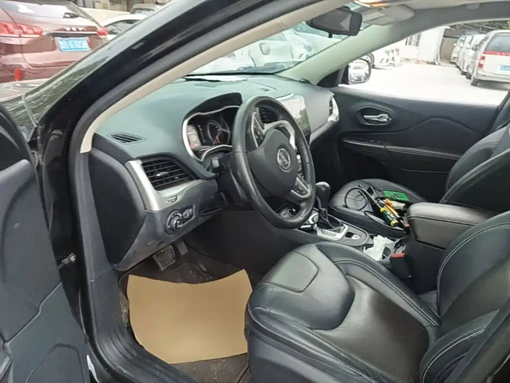 Jeep Cherokee — миниатюра 16