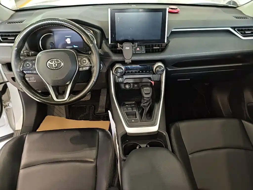 Toyota RAV4 — миниатюра 10