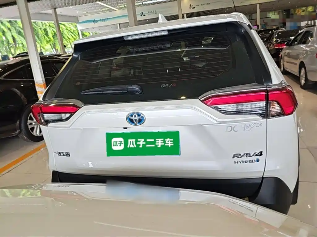 Toyota RAV4 — миниатюра 6