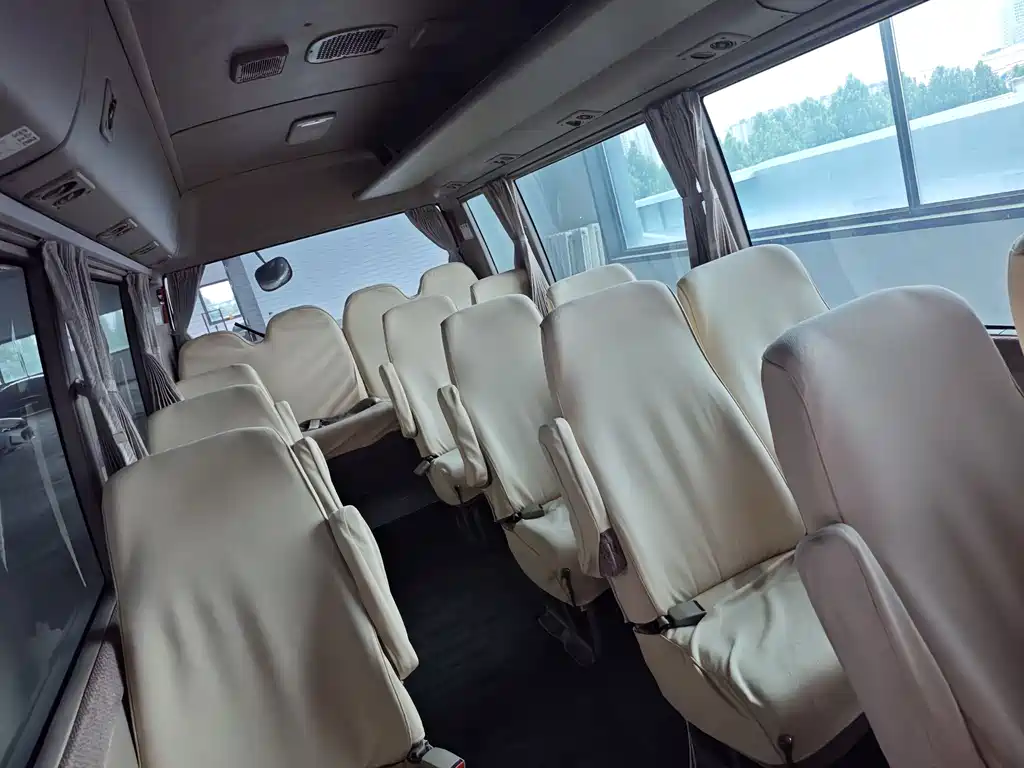 Toyota Coaster — миниатюра 6