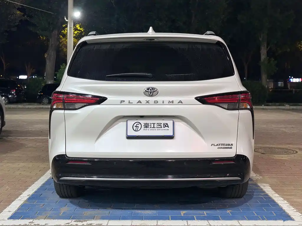 Toyota Sienna — миниатюра 6
