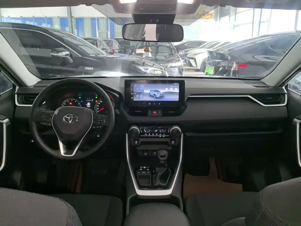 Toyota RAV4 — миниатюра 10