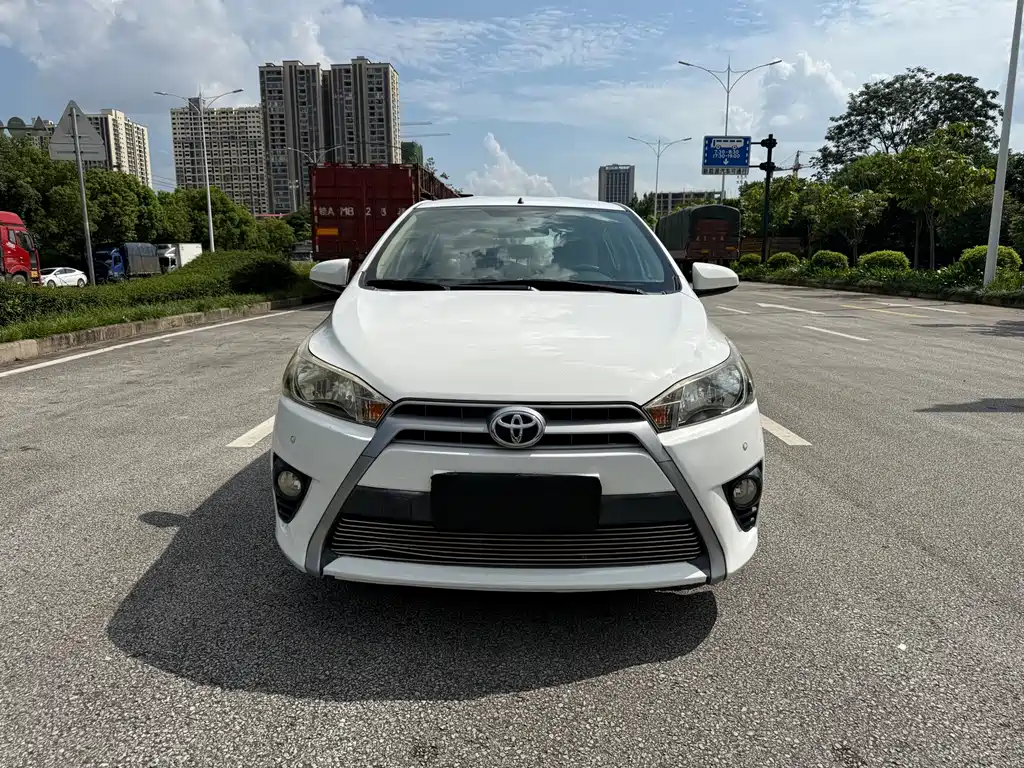 Toyota Yaris L — миниатюра 2