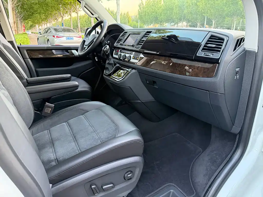 Volkswagen Multivan — миниатюра 12