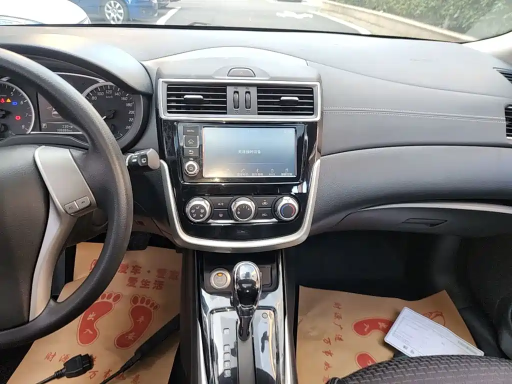 Nissan Tiida — миниатюра 13