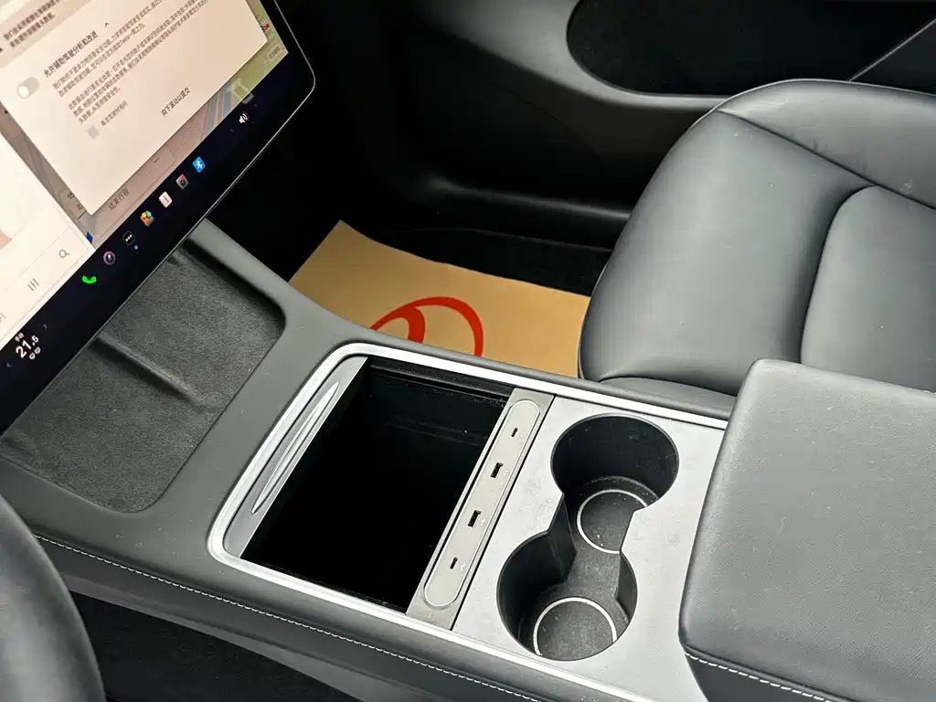 Tesla Model Y — миниатюра 5