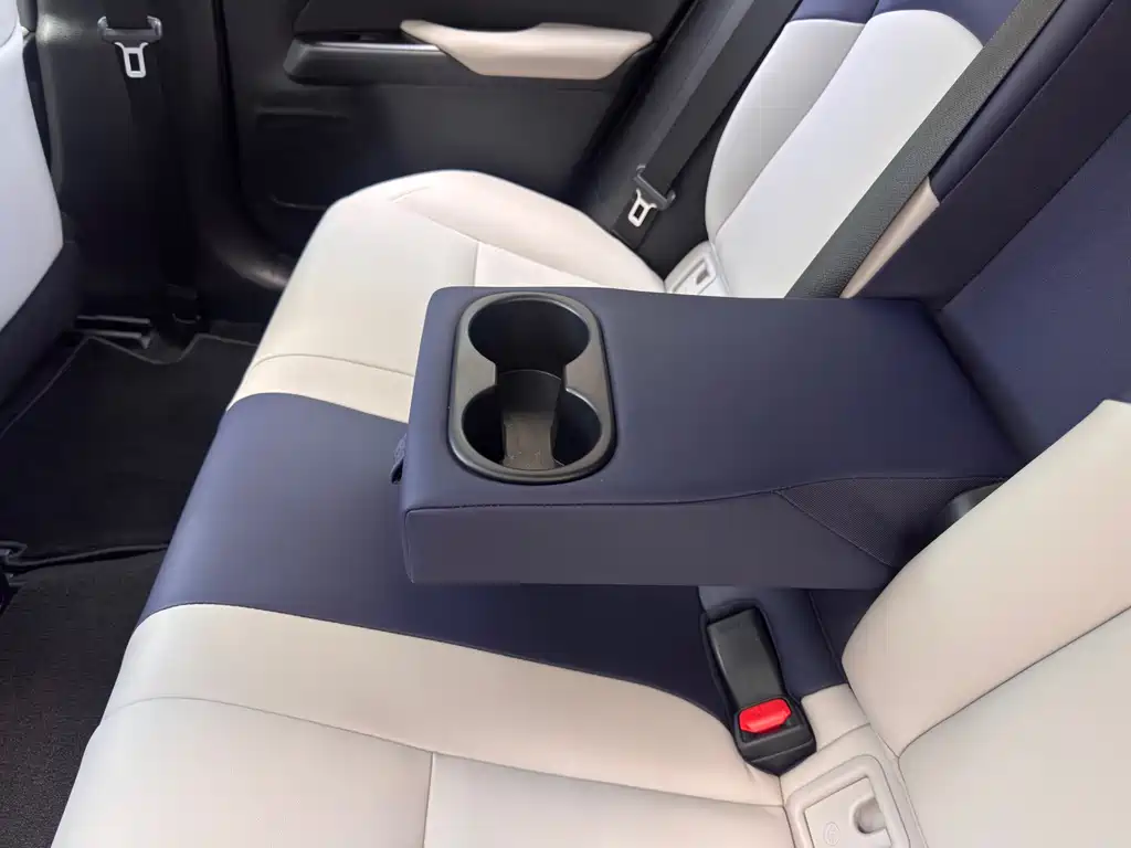 Lexus UX New Energy — миниатюра 20