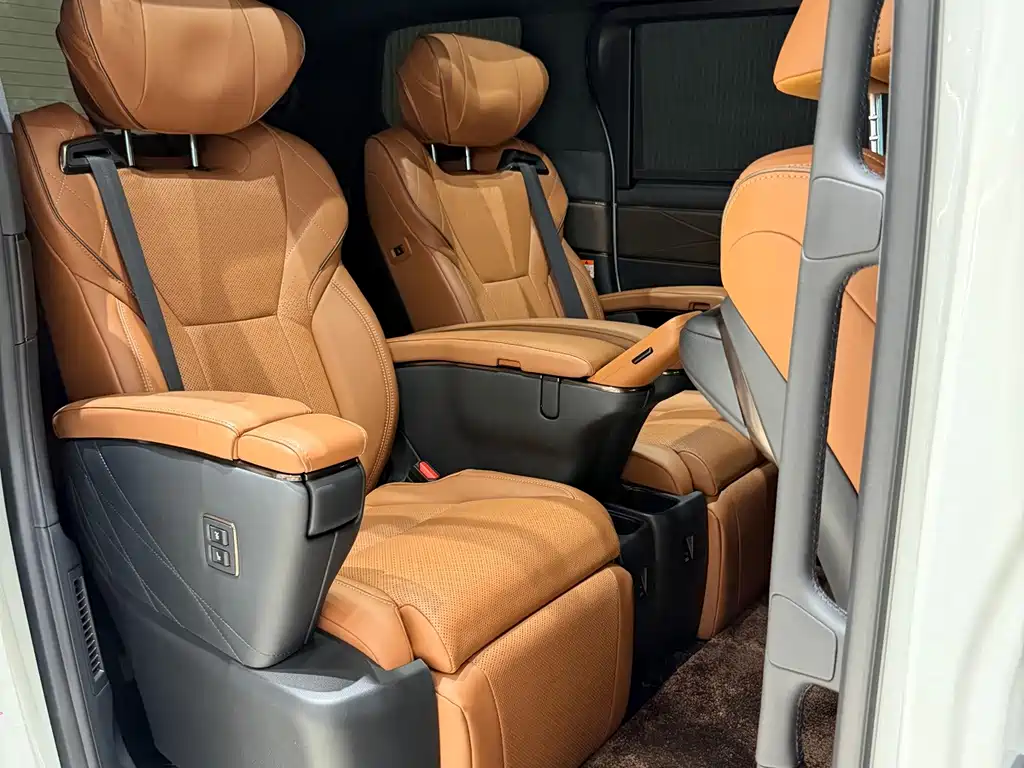 Toyota Vellfire — миниатюра 9