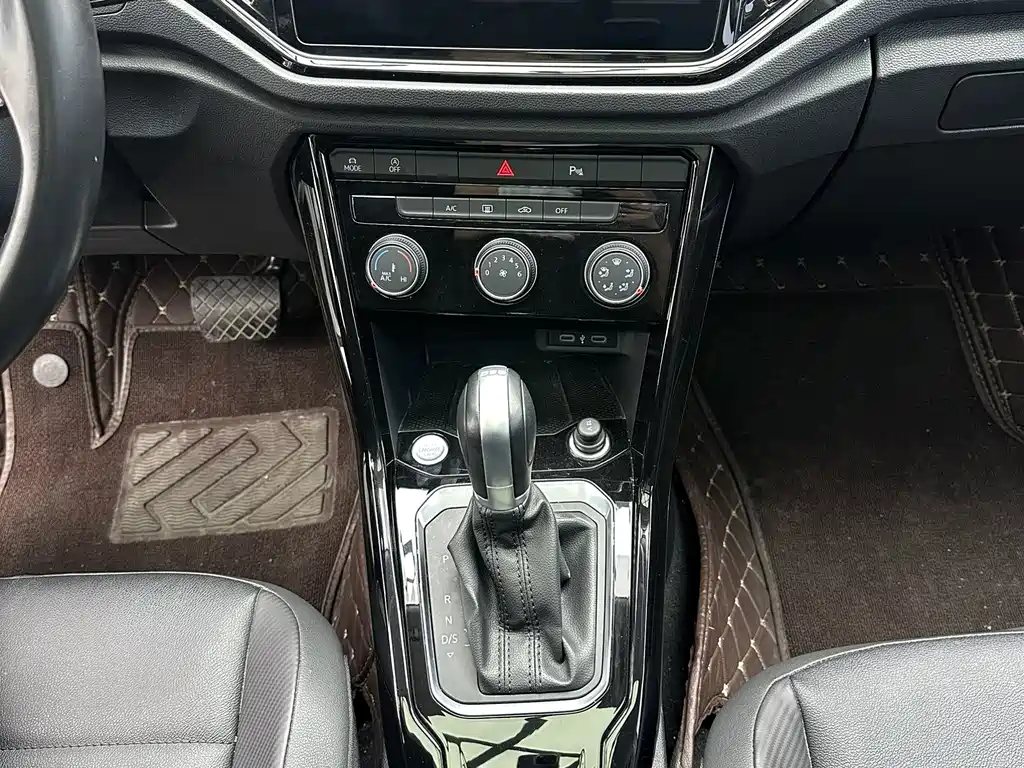 Volkswagen T-Roc — миниатюра 19