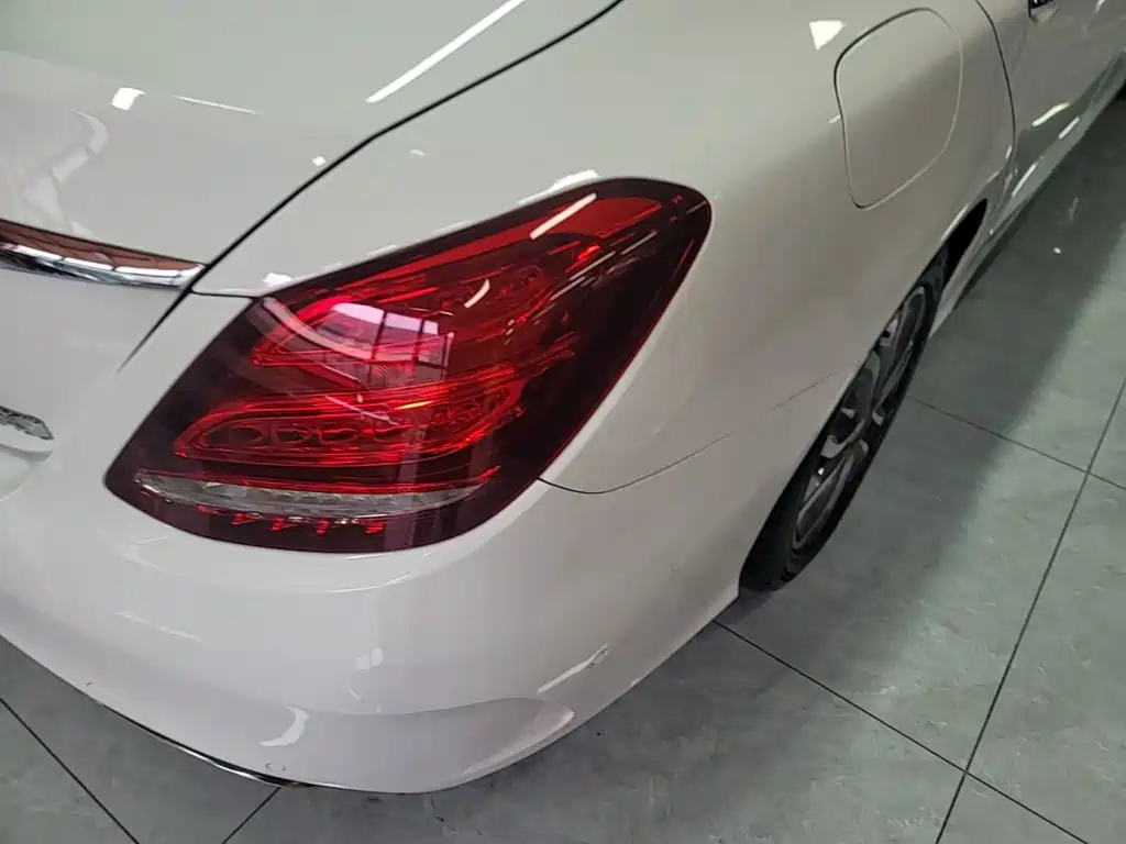 Mercedes-Benz C-Class — миниатюра 8