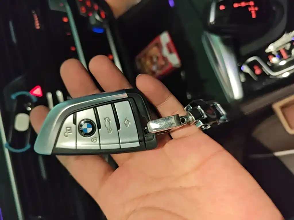 BMW 5 Series — миниатюра 10