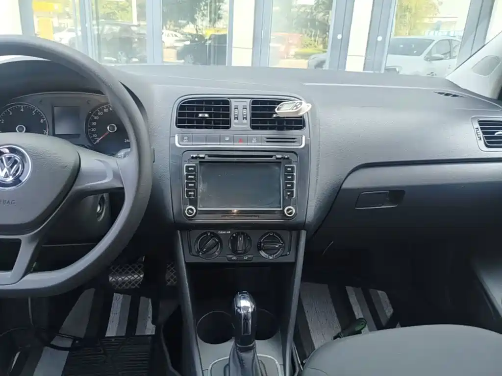 Volkswagen Polo — миниатюра 13