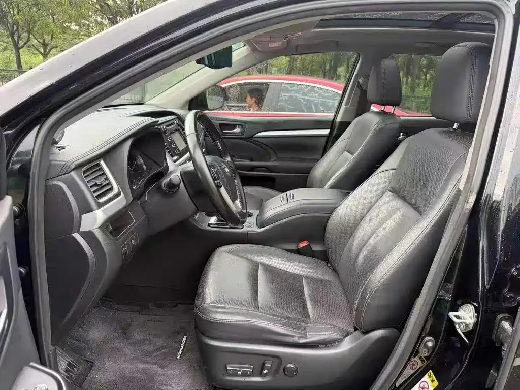 Toyota Highlander 2015 2.0T Luxury 7 мест