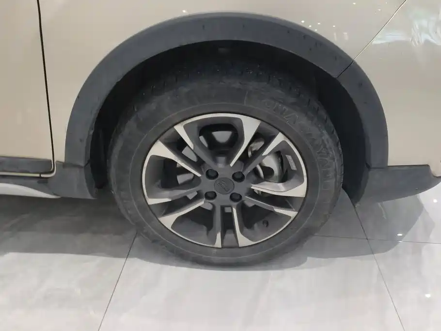 Geely Vision X3 — миниатюра 6