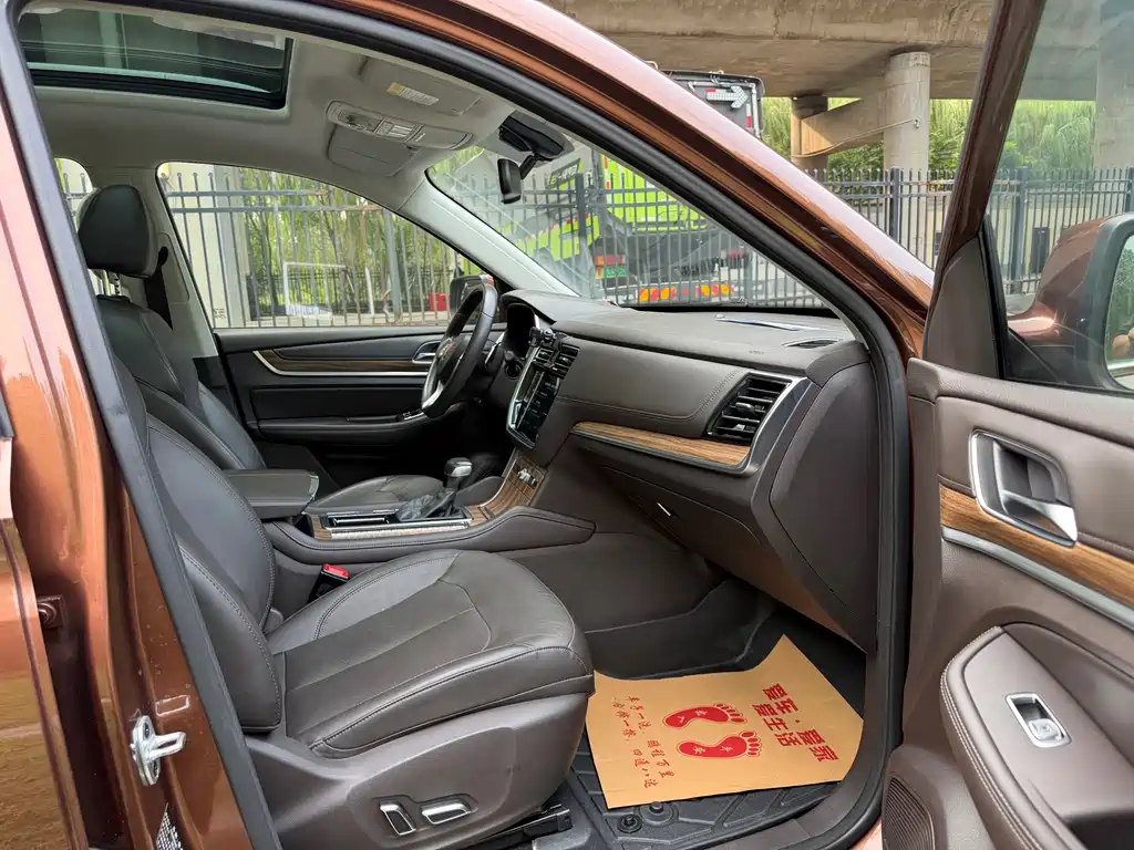 Roewe RX8 — миниатюра 10