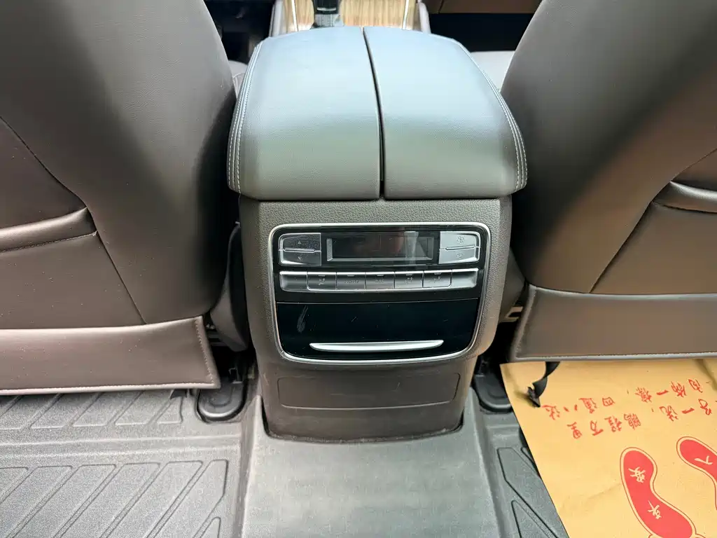 Roewe RX8 — миниатюра 12