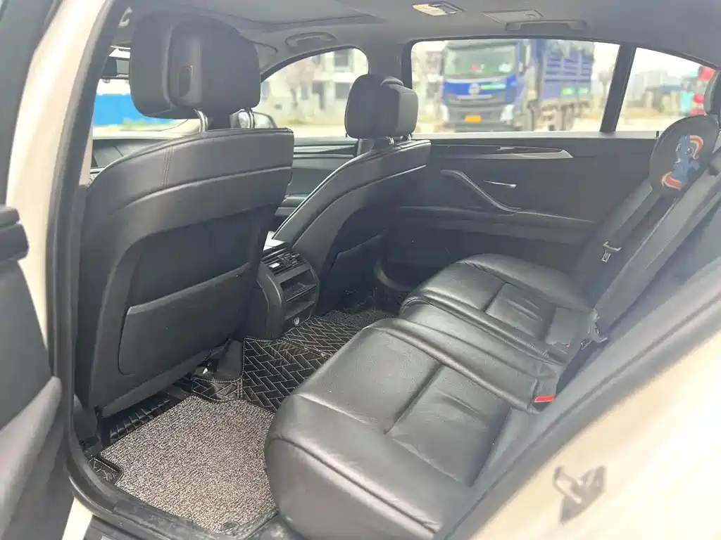 BMW 5 Series — миниатюра 5