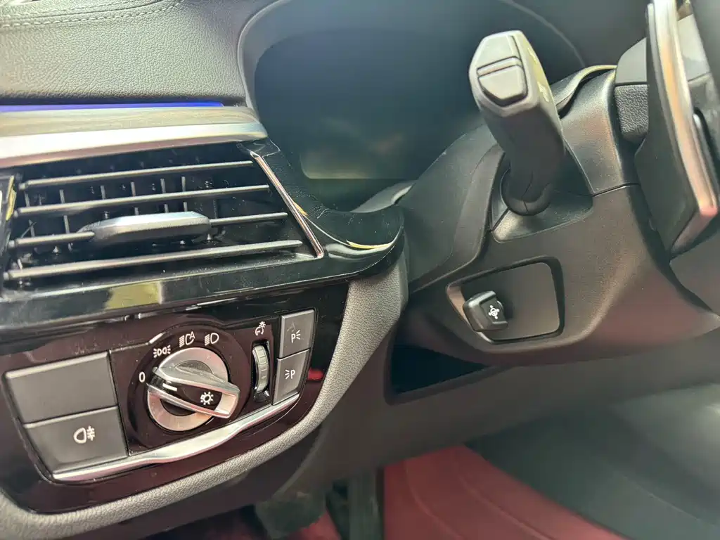 BMW 5 Series — миниатюра 13