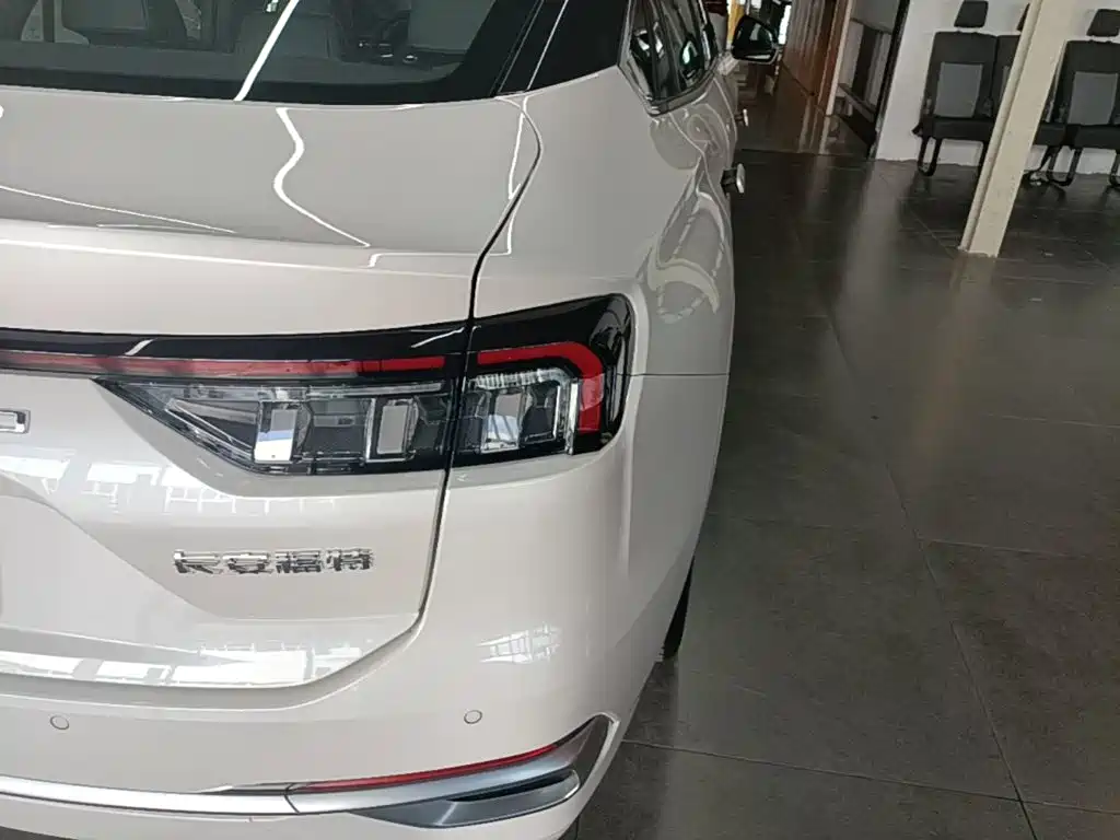 Ford Mondeo — миниатюра 8
