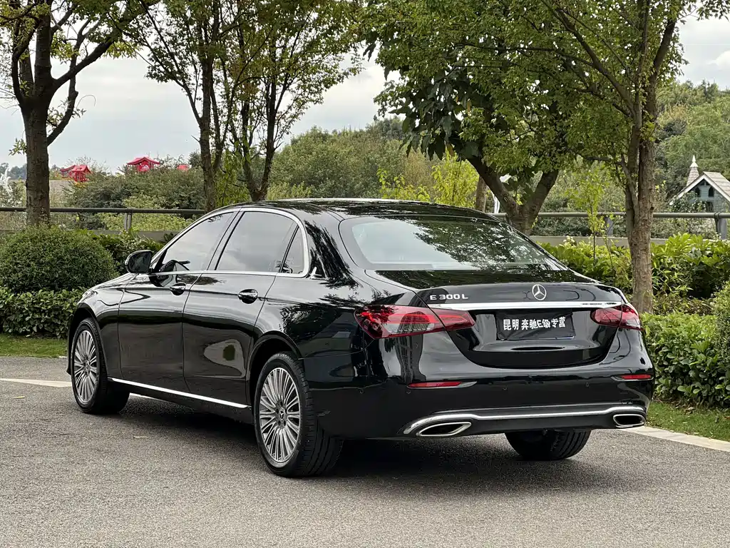 Mercedes-Benz E-Class — миниатюра 9