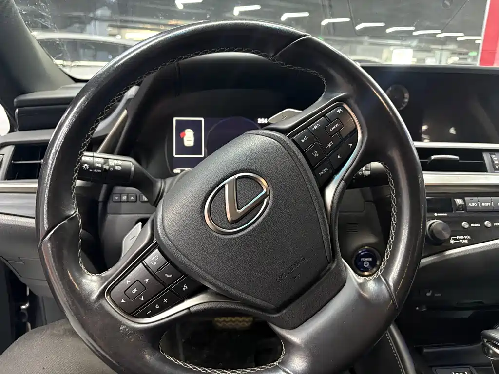 LEXUS  ES