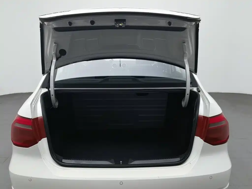 Volkswagen Jetta — миниатюра 16