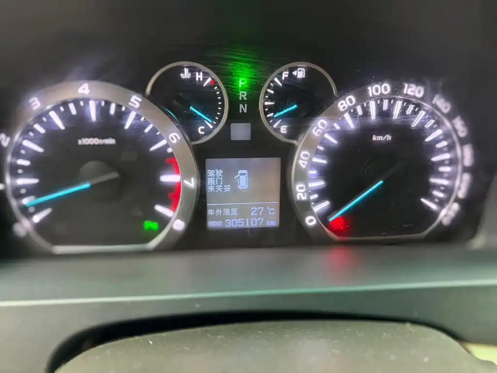 Toyota Alphard — миниатюра 10