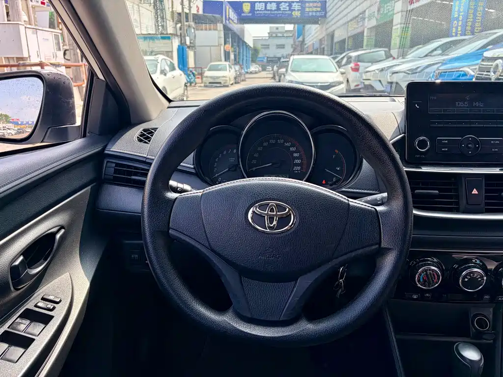 Toyota Yaris L — миниатюра 12