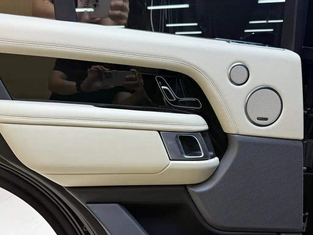 Land Rover Range Rover — миниатюра 10