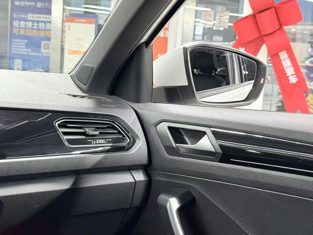 Volkswagen T-Roc — миниатюра 9