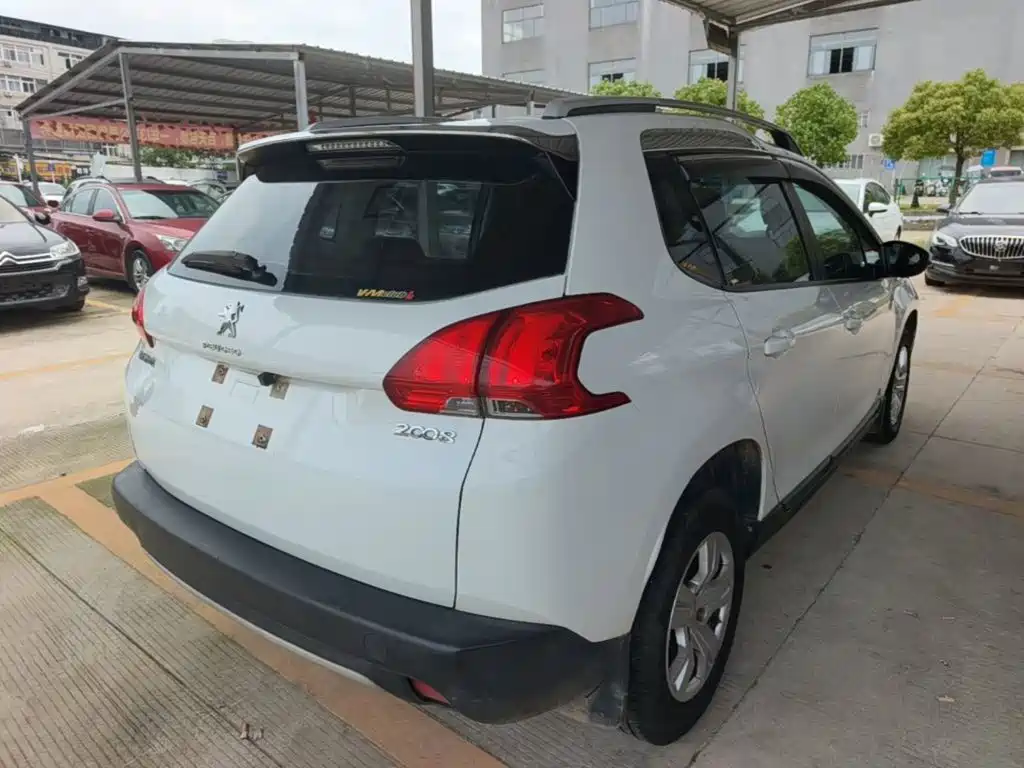 Peugeot 2008 2014 1.6L MT