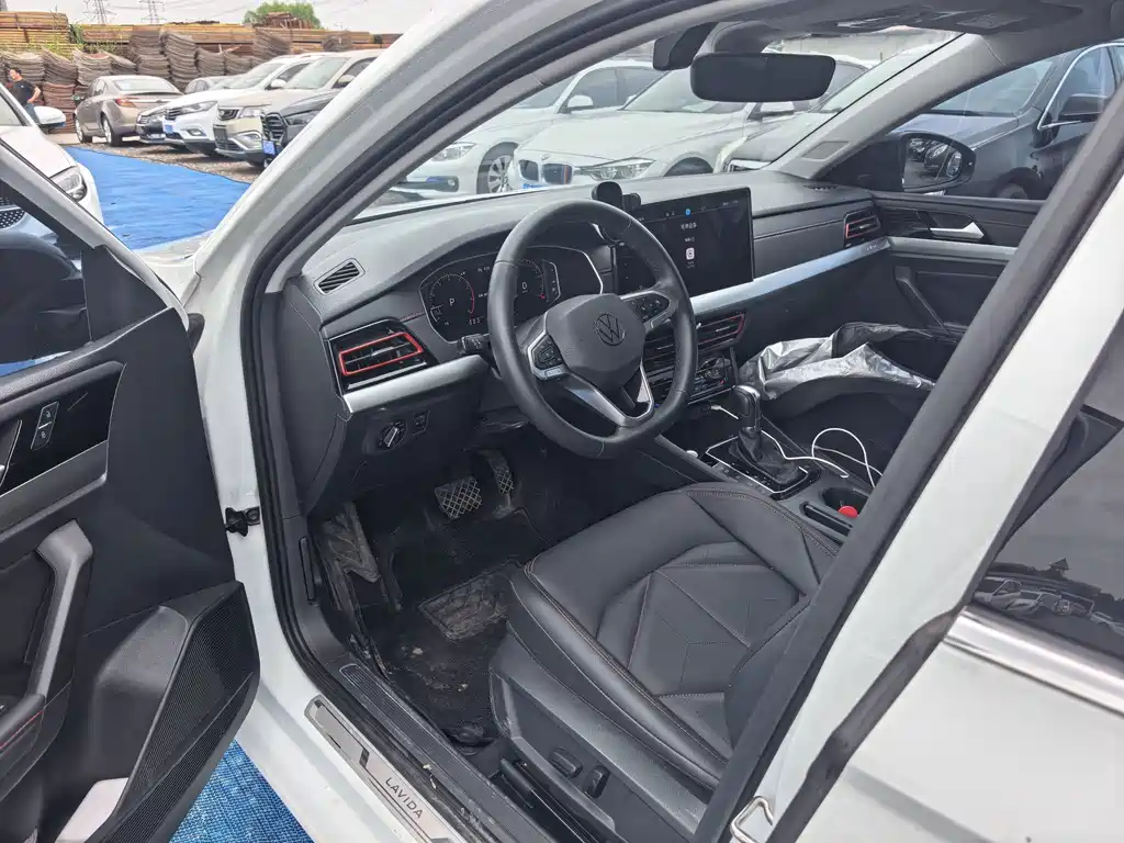 Volkswagen Lavida — миниатюра 5