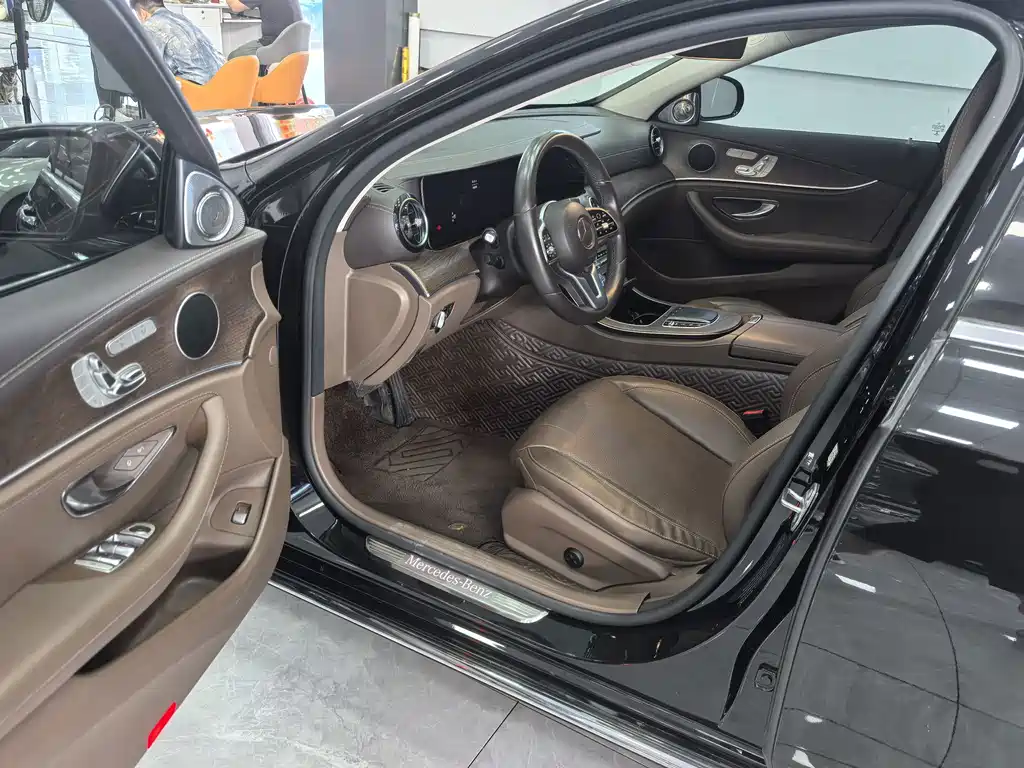 Mercedes-Benz E-Class — миниатюра 5