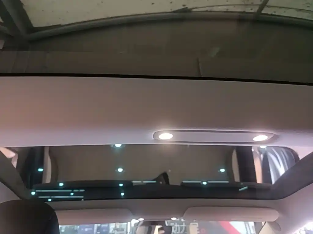 Tesla Model 3 — миниатюра 18