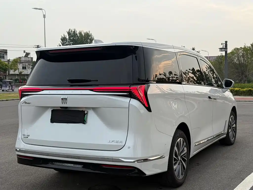 Buick GL8 Hybrid — миниатюра 6