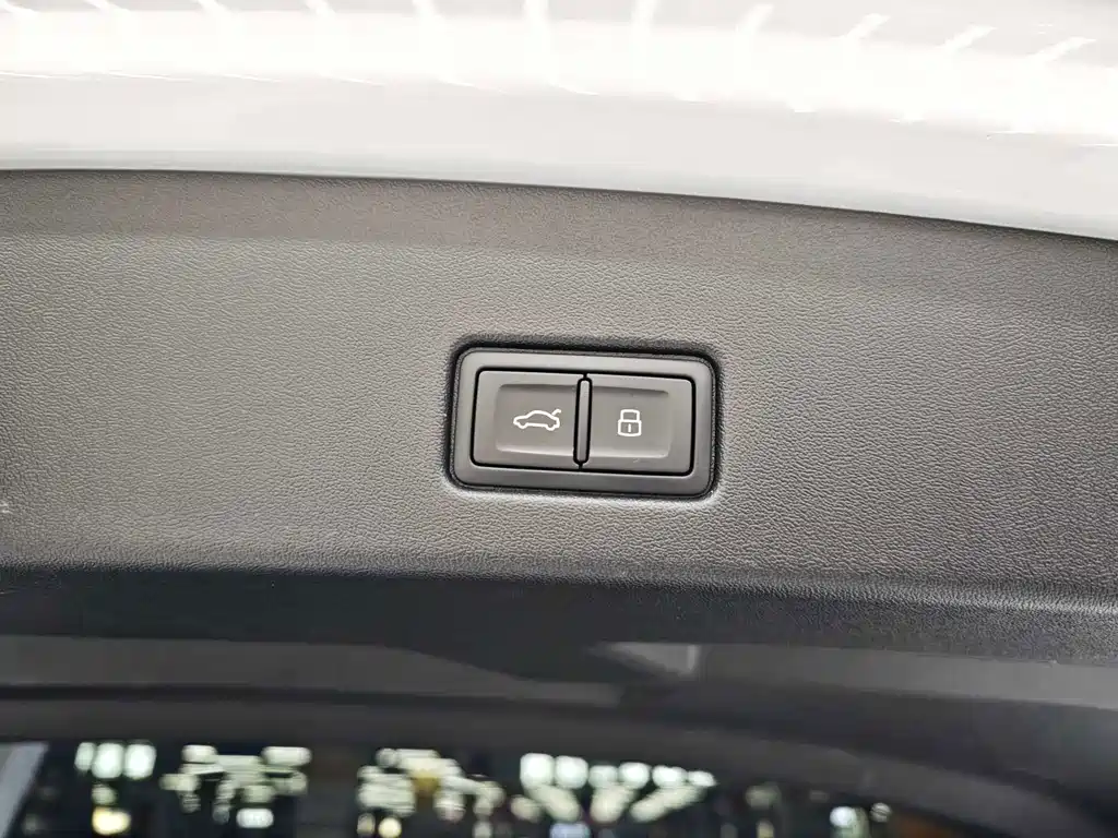 Audi Q4 e-tron — миниатюра 12