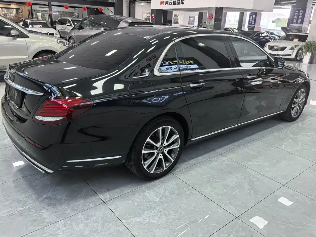 Mercedes-Benz E-Class — миниатюра 13