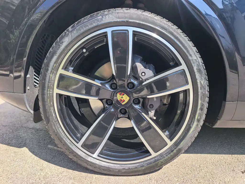 Porsche Cayenne — миниатюра 9