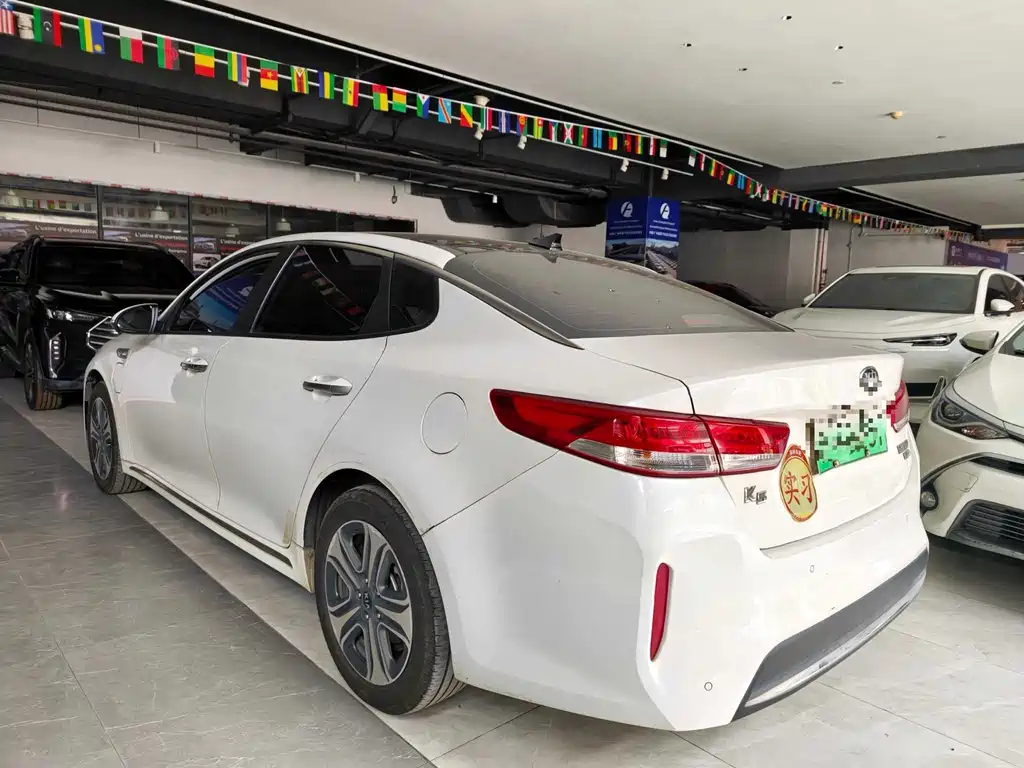 Kia K5 New Energy — миниатюра 4
