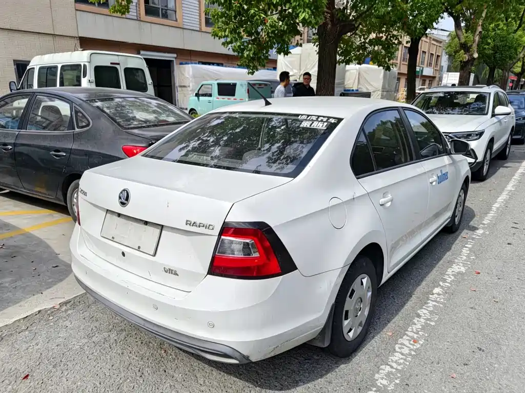Skoda Rapid — миниатюра 4