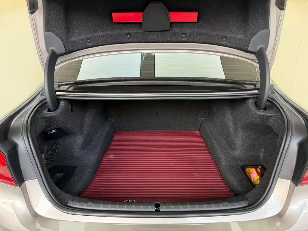 BMW 5 Series — миниатюра 6