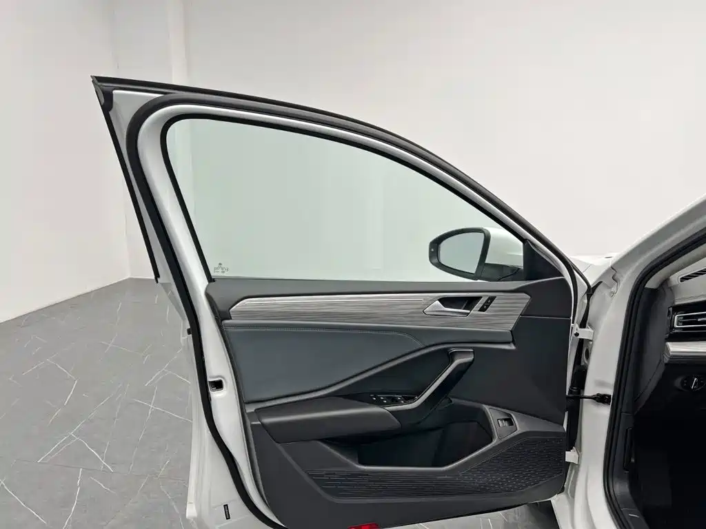 Volkswagen Sagitar — миниатюра 12